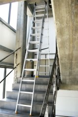 Zajišťovací spojka pro ustavení žebříku na schodech, 50x20 mm - AH993179