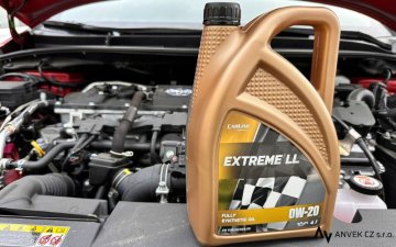 Syntetický vs. polosyntetický olej: Jaký motorový olej je pro váš vůz nejlepší?