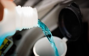 Voda do ostřikovačů v zimě: jak vybrat správnou směs?